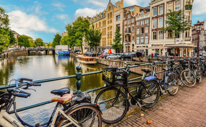 Discovering Amsterdam’s Rich History and Modern Charms